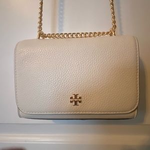 Like New Tory Burch cross body purse with gold chain and cream leather